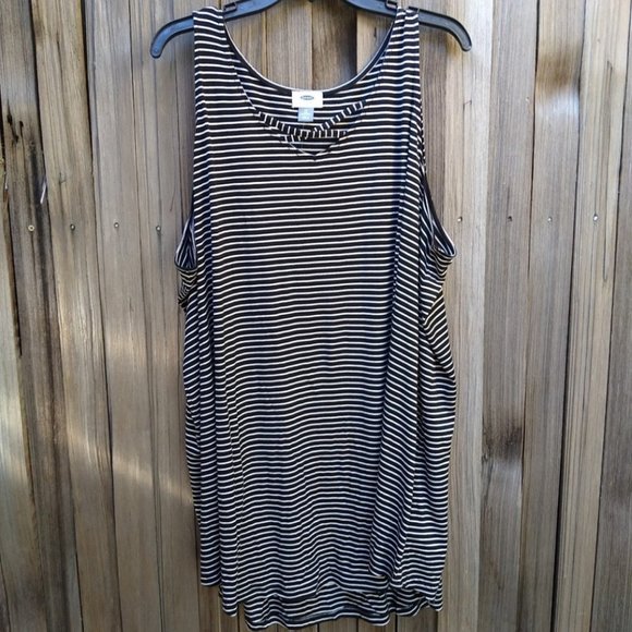 Old Navy Black & White Striped V-Neck Tank Top Criss-Cross Front Size 4X Plus NW - Picture 4 of 8